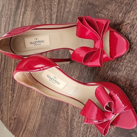 Valentino Red Bow Peep Toe Patent Leather  Pumps- Size 37 6.5 (US) - Picture 2 of 8